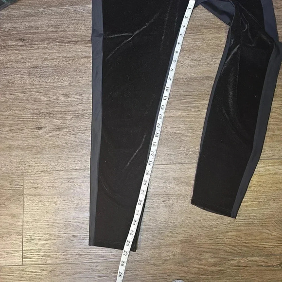 Yummie Signature Waistband Leggings With Velvet Front and Nylon Back Black,SZ 1X - Picture 7 of 15